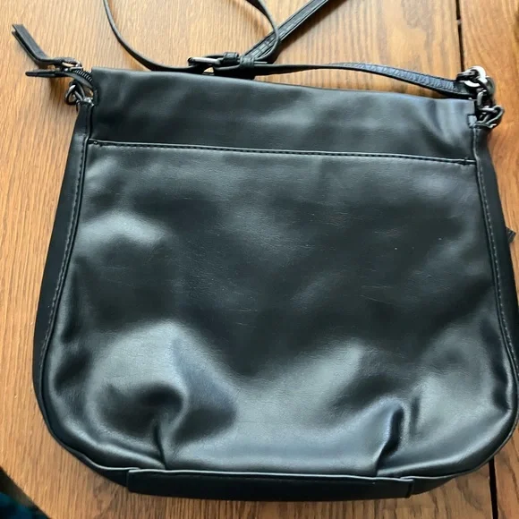 Simply Vera Vera Wang Temsen Black Crossbody Bag - Picture 2 of 10